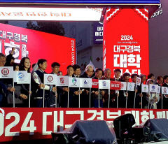 [포토뉴스] 대구 동성로에서 만난 대구시장과 대구경북 대학 총장들