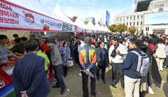 [2024 경북사과 홍보행사 개막] 경북사과 서울서 '완판 행진'