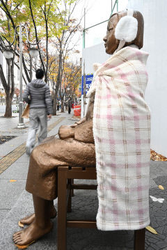 [포토뉴스] 월동준비 마친 소녀상
