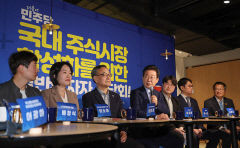 위기의 이재명, 민생경제 광폭 행보 왜?
