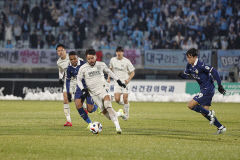 대구FC 승강플레이오프 1차전 3-4패…후반 세징야 골로 희망 불씨는 살려