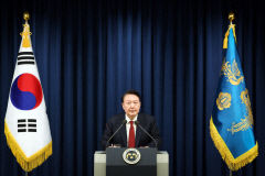 [계엄 포고령 1호] 반국가세력 영장없이 체포·구금·압수수색…모든 언론 통제