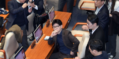 尹 비상계엄에 또 갈라진 국힘…의원 50여명 국회 안 가고 당사에 남아