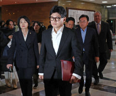 [속보]與 긴급 회의에서 尹 탈당·내각 총사퇴 등 논의