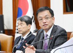 트럼프·윤석열 리스크에 지역 경제계 '초비상'