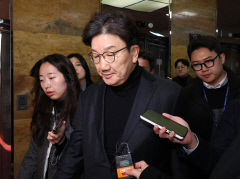 [속보] 국민의힘 중진, 친윤(친윤석열)계 5선 권성동 의원 차기 원내대표로 추대