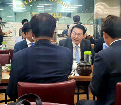 윤석열-조국, 대구서 같은 '맛집' 들렀던 두 정치인 '운명의 12일'
