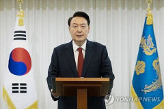 탄핵소추 의결서 등본 오후 7시 24분 대통령실 전달…尹 대통령 권한 행사 정지