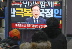 [포토뉴스] 이재명 대표 기자회견 시청하는 대구 시민들