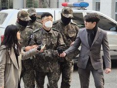 '햄버거 계엄모의' 정보사 전 대령 구속…