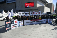 동대구역 광장에 '박정희 동상' 설치 완료…23일 제막식 '공방'