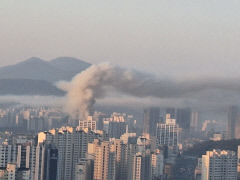 대구 달성군 화원읍 섬유공장에서 불, 무인파괴차량 투입해 진화 중