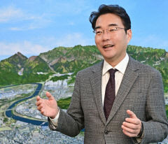 '신년사도 서면 대체'… '윤석준 대구 동구청장' 사퇴 압박 거세지나