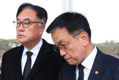 대통령실 참모진 계속 업무…崔 헌법재판관 임명 반발은 지속