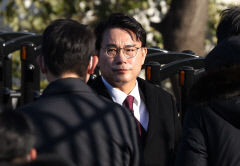 공수처는 대치 중인 尹 관저 진입한 윤상현 