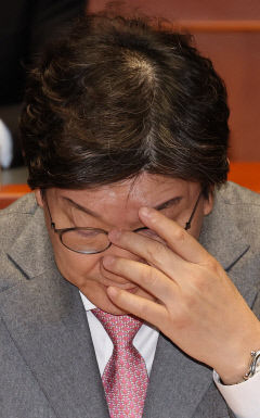 중도층 변심? 보수 과표집?...여야 지지율 16주만에 초접전