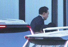 [속보] 공수처·경찰 '내란수괴 혐의' 尹대통령 체포…계엄 43일만