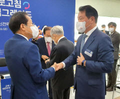 '파티 스타일' 트럼프 취임식, 홍준표 '주특기' 통할까