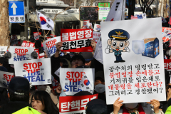 윤 대통령, 구속영장심사 출석위해 서울구치소 출발…호송차 탑승