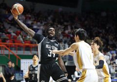 '41득점 폭격쇼' 자밀 워니, 올스타전 2년 연속 MVP