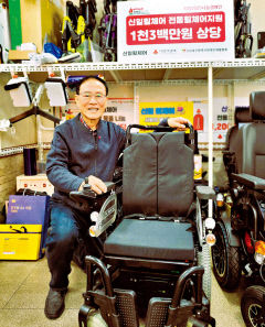 대구 '휠체어 천사' 신동욱씨…27년간 100여대 기부