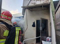 포항 죽도동 단독주택에서 불…60대 여성 안면부 1도 화상
