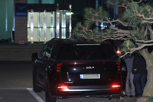 [속보] 관저 도착한 공수처·경찰, 체포 저지 시 ‘현행범 체포’ 경고