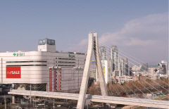 백화점에서 파크골프 즐긴다…대백프라자 10층에 '스크린 파크골프장' 개장