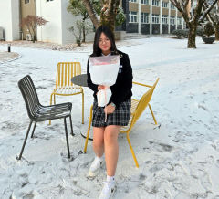 졸업식의 새로운 풍경...셀카가 대세
