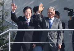 문재인 대통령 ``尹 선택 후회…국민에 죄송`` 인터뷰 화제