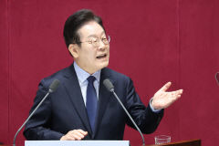 여야 유력 대권 주자들 정치 아젠다 두고 정면 충돌