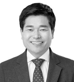[아침을 열며] 빛나는 졸업장을 타신 언니께…