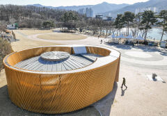 [포토뉴스] 9억 원짜리 수성못 화장실, 대구의 랜드마크 될까?