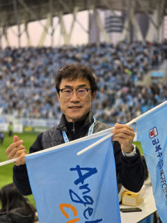 ``엔젤 깃발로 꽉 채운 대팍 볼 때 가슴 뭉클``