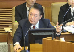 尹 '임기단축 개헌' 최후 진술에…與 