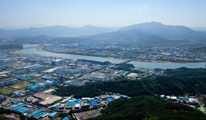 설 연휴로 둔화된 수출, 반도체는 약진