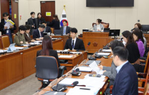 ‘복지장관 직속 추계위서 의사 정원 심의’ 복지소위 통과