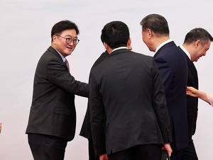 ‘방중’ 우원식 의장, 시진핑 中주석 접견