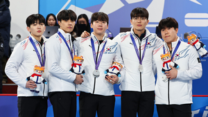 ‘의성BTS’ 남자 컬링 의성군청, 아시안게임 은메달…“20년은 더 나아갈 팀”
