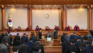국회 측 최후 변론서“尹 파면해야…이보다 무거운 위헌·위법 없어”