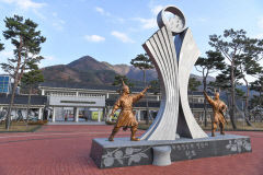 [주말, 픽] '오토캠핑·스카이트레일·3D승마' 이색 경험…사계절 전천후 힐링명소 청도신화랑풍류마을