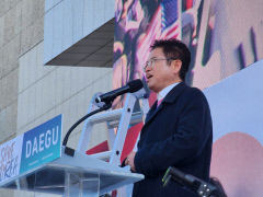 경찰, 탄핵반대 집회서 애국가 부른 이철우 경북도지사 수사