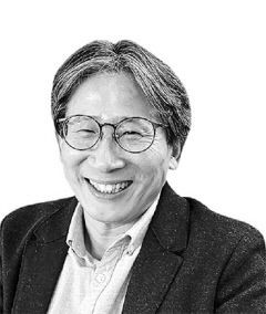[윤철희의 세상풍경] 안전벨트를 바짝 조여 맬 때