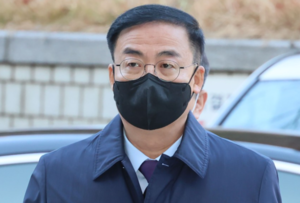 선관위 채용비리 이어 사무총장 ‘세컨폰’까지…논란 일파만파