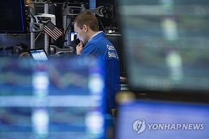 ‘애플·테슬라 휘청’…관세 혼란에 뉴욕증시 요동