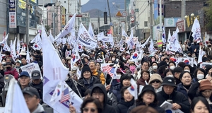 [포토뉴스]구미 중앙로 가득 메운 ‘윤석열 탄핵 반대 집회’