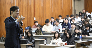 [포토뉴스] 영남대 경산캠퍼스에서 특강하는 국민의힘 유승민 전 의원