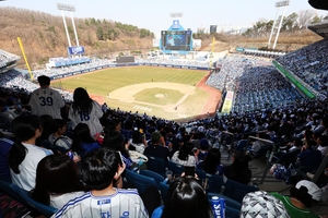 “프로야구 올해도 대박치겠네”…개막 2연전 전구장 매진