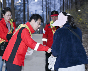 “산불 조심 또 조심” 대구시, 앞산서 산불예방 캠페인