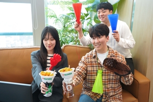 [포토 뉴스]프로야구 개막! 세븐일레븐 5분 내 튀겨주는 콜팝 ‘팝콘치킨’ 선봬